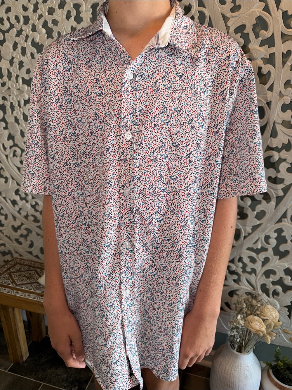 Short-Sleeve Button-Up Shirt in White with Red & Blue golf Print
